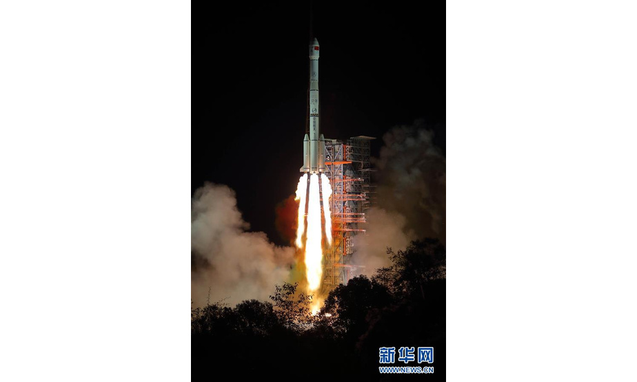 12月8日2时23分，我国在西昌卫星发射中心用长征三号乙运载火箭成功发射嫦娥四号探测器，开启了月球探测的新旅程。 新华社记者 江宏景 摄