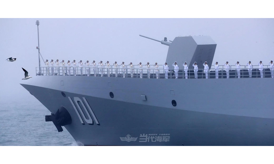 作为一款万吨级的水面大型战舰，055型驱逐舰未来的改进潜力也相当大，舰内宽阔的空间易于安装大型新式设备；装备的4台GT25000燃气轮机让该舰动力充沛，还能驱动诸如电磁炮、激光武器等大功率新式武器的运作，相信以055驱逐舰为平台，中国的“万吨大驱”未来能走得更远更好。
