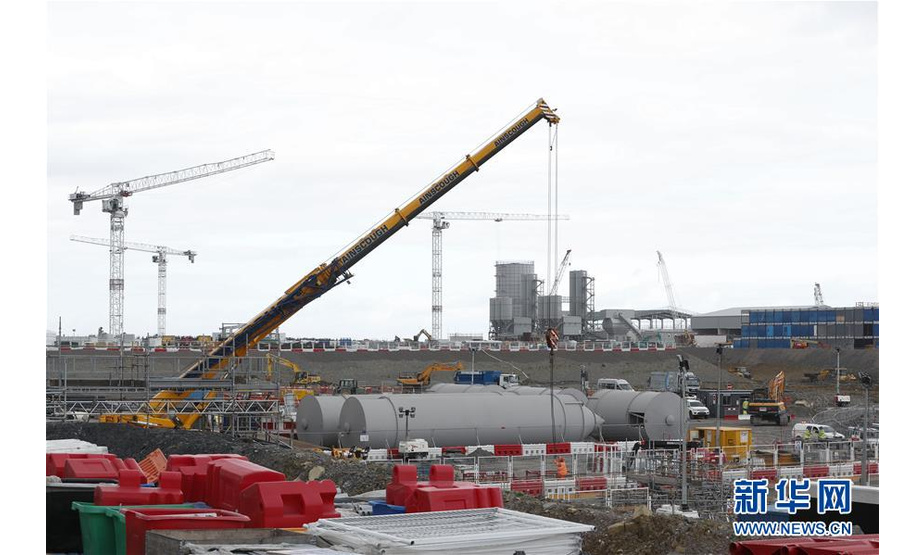 这是2017年8月24日在英国英格兰西部拍摄的欣克利角C项目施工现场。以此为契机，中国自主研发的第三代核电技术将被引入英国另一个核电项目。新华社记者 韩岩 摄