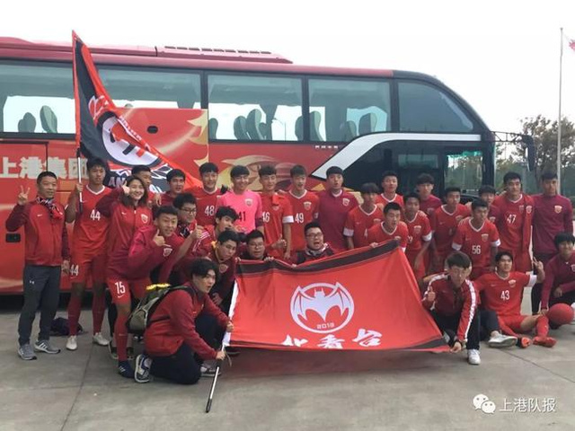 提前三轮捧起青超奖杯 上港U19三年前还只排