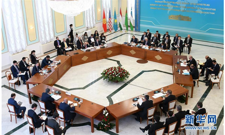 8月21日，在哈萨克斯坦首都努尔苏丹，中亚五国与美国举行“C5+1”机制会谈。 新华社发（哈萨克斯坦外交部供图）