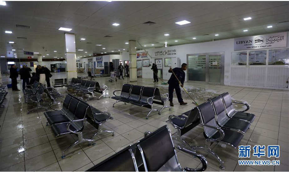 这是1月16日拍摄的利比亚首都的黎波里米提加国际机场内景。据利比亚安全部门和卫生部门消息人士透露，利首都的黎波里米提加国际机场附近15日遭武装分子袭击，目前已致89人伤亡。新华社发（哈姆扎·图尔基亚摄）