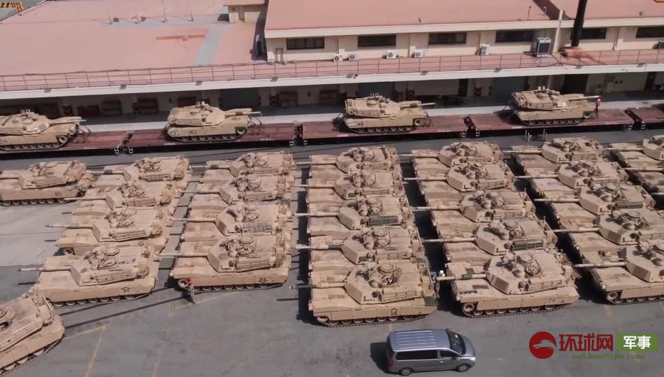 近日，美国陆军重装部队第一骑兵师第三装甲旅的大批坦克装备运抵韩国釜山港，开始执行驻韩美军的轮换部署任务。