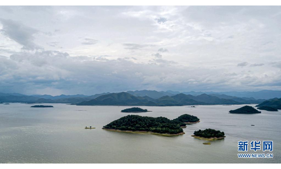 这是8月6日拍摄的泰国岗卡章森林保护区（无人机照片）。

　　在中国福州举行的第44届世界遗产大会上，泰国岗卡章森林保护区被列入联合国教科文组织《世界遗产名录》。

　　新华社记者 王腾 摄