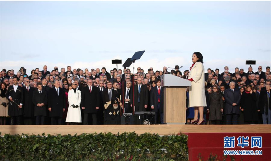 12月16日，在格鲁吉亚东部城市泰拉维，萨洛梅·祖拉比什维利（前）在总统就职仪式上致辞。当日，格鲁吉亚当选总统萨洛梅·祖拉比什维利在泰拉维宣誓就职，成为格鲁吉亚独立后首位女总统。新华社发（格鲁吉亚总统府供图）