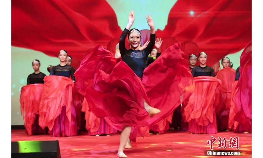 图为《东方红》舞蹈演出。中新社记者 李志华 摄
