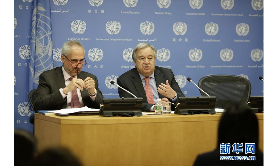 7月12日，在位于纽约的联合国总部，联合国秘书长古特雷斯（右）出席记者招待会。联合国秘书长古特雷斯12日举行记者招待会，强调多边主义和基于规则的国际关系对于应对全球挑战的重要性。新华社记者 李木子 摄