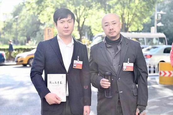 两大喜剧之王碰头!徐峥沈腾合影表情搞笑