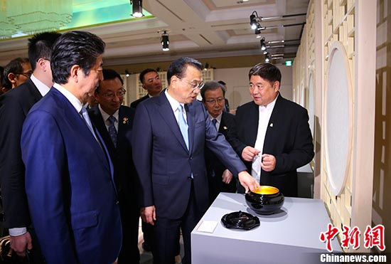 本首相安倍晋三共同参观让文物活起来--故宫文