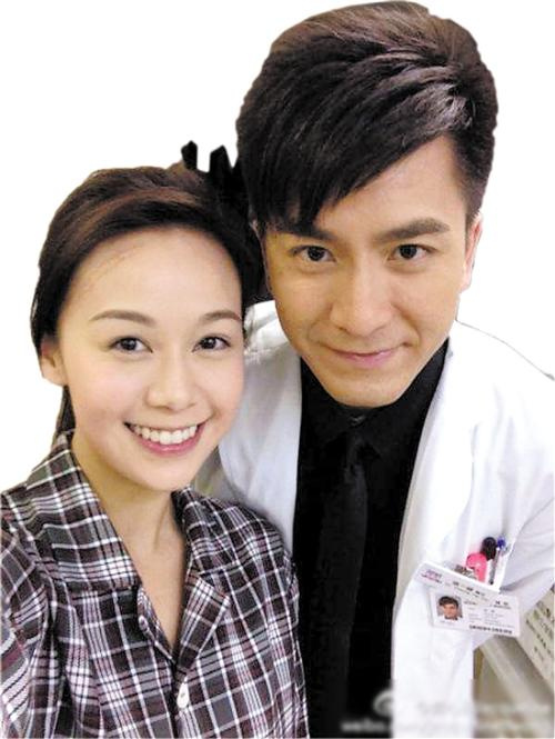 港媒曝许志安黄心颖疑车内幽会十指紧扣画面暧昧