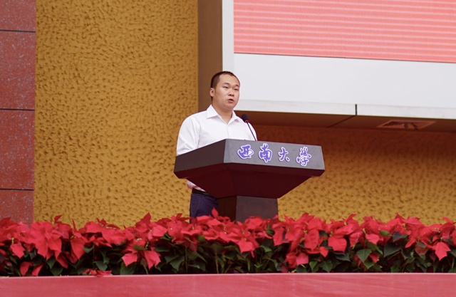 黄国平是四川省仪陇县人.一出生,他拿到的"剧本"就是困难模式