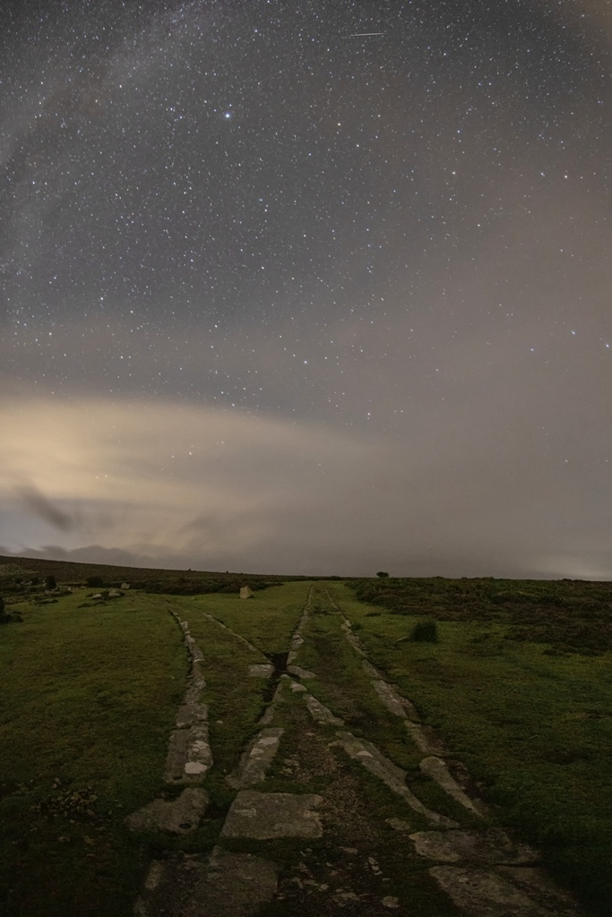 英国天空出现英仙座流星雨 繁星点点美如画