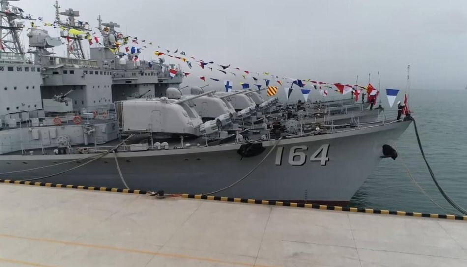 4艘051型驱逐舰同时退役 服役超30年各有千秋