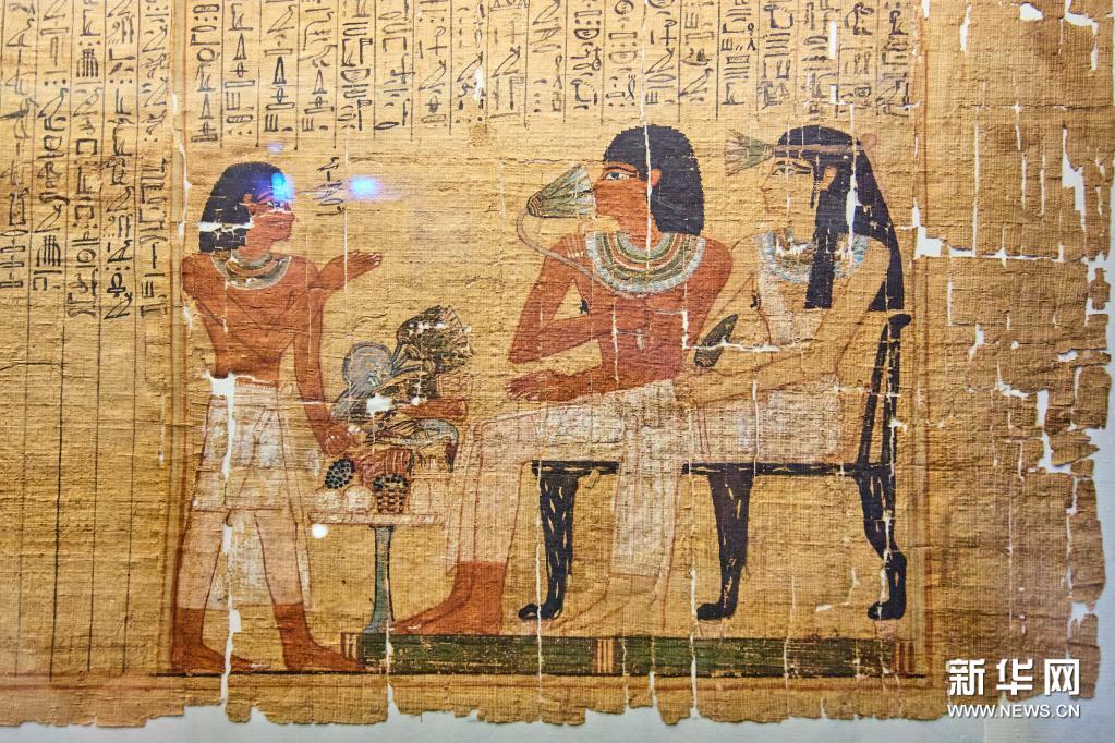 这是奥地利国家图书馆莎草纸博物馆最古老的馆藏，公元前15世纪的《塞斯托里斯亡者之书》（4月28日摄）。新华社发（乔治斯·施耐德摄）