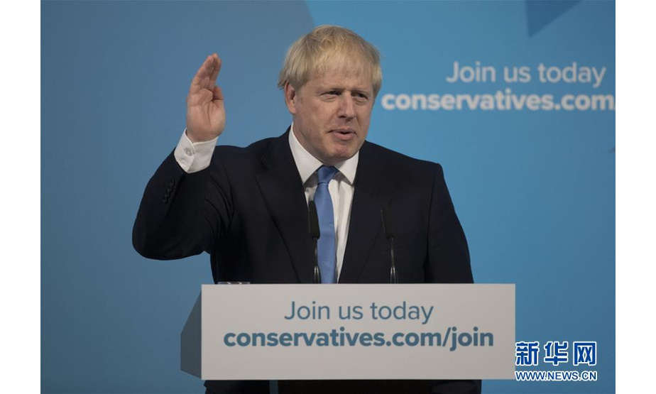 7月23日，在英国伦敦，新当选的英国保守党领袖鲍里斯·约翰逊发表演讲。 英国前外交大臣、伦敦前市长鲍里斯·约翰逊7月23日当选执政党保守党领袖，将接任英国首相。 新华社发