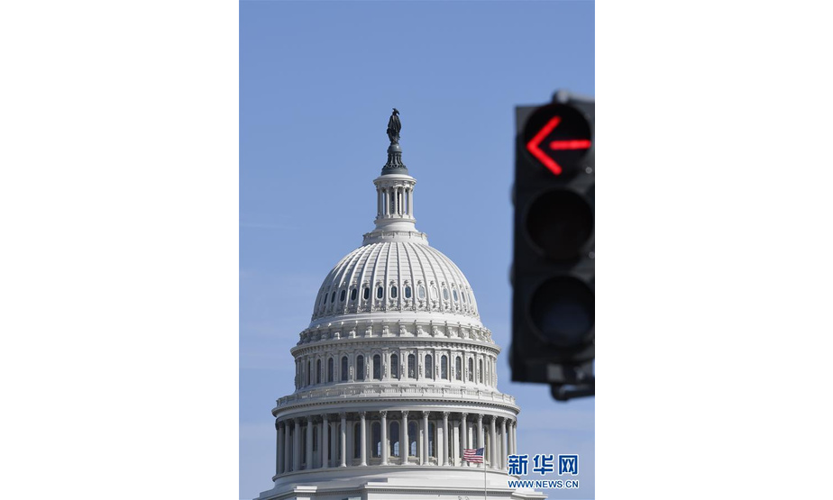 这是3月14日在美国首都华盛顿拍摄的国会山。美国国会参议院14日通过一项决议，叫停总统特朗普此前宣布的美国南部边境进入“国家紧急状态”。特朗普随后表示将否决该决议。 新华社记者刘杰摄