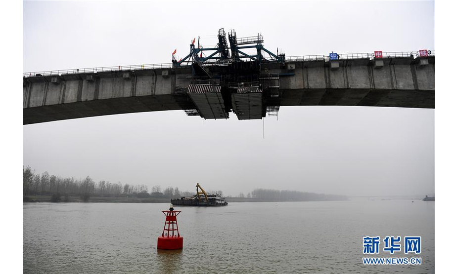 这是合龙后的商合杭铁路跨淮河特大桥（11月18日摄）。 

　　新华社记者 刘军喜 摄