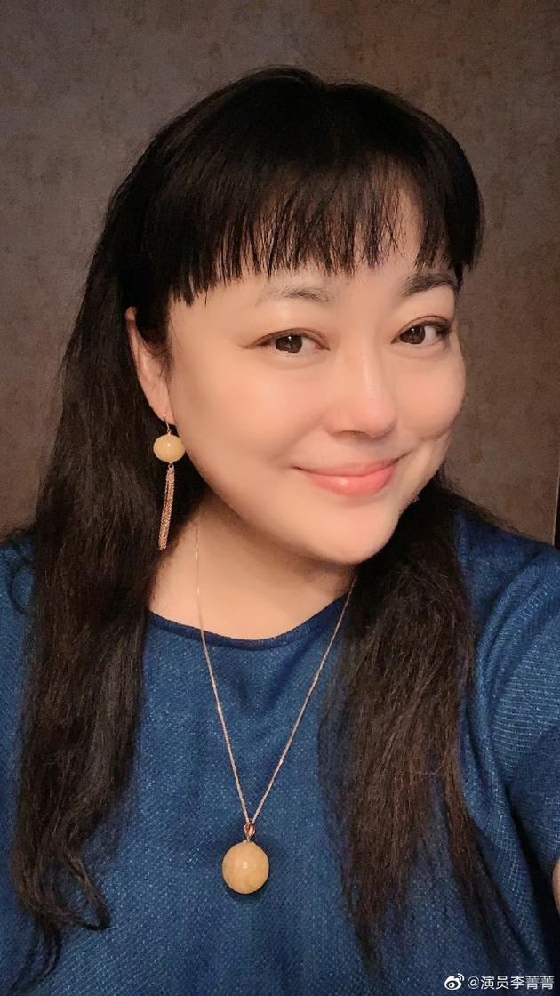 新浪娱乐讯 11月12日早,演员李菁菁微博发文宣布自己退出演艺圈:"从
