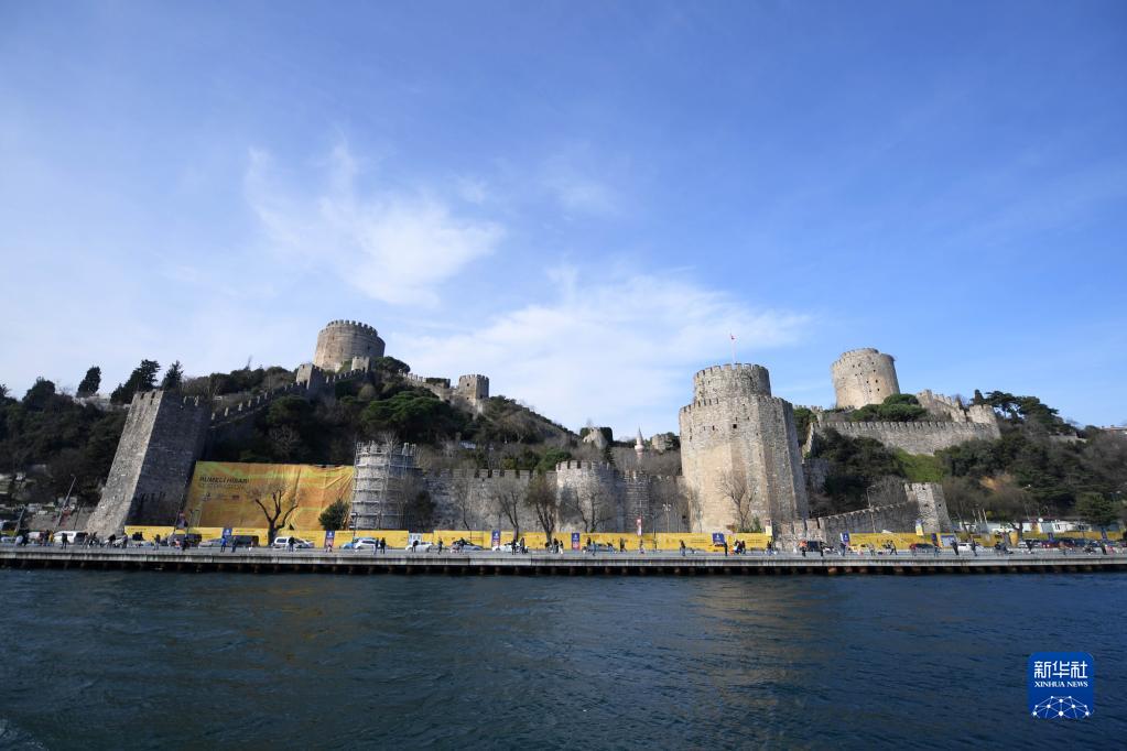 这是12月26日在土耳其伊斯坦布尔拍摄的博斯普鲁斯海峡风光。

　　新华社记者沙达提摄