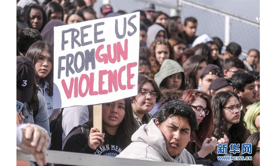 3月14日，在美国洛杉矶，学生集会抗议枪击暴力。新华社发（赵汉荣摄）
