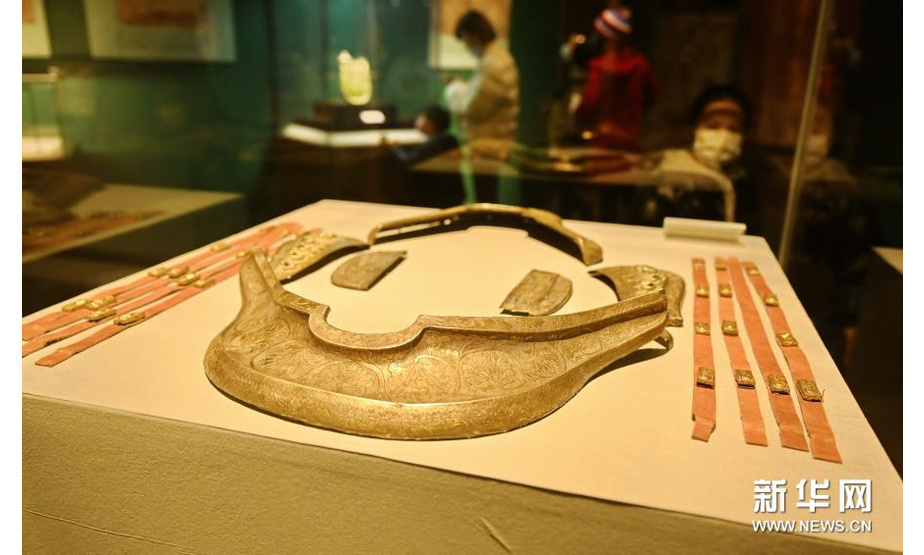 1月17日，观众在福建博物院参观“草原王朝——辽代文物精品展”。新华社记者 林善传 摄