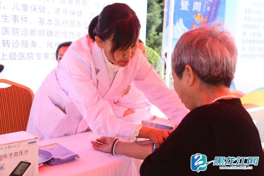 老年人的多彩生活：从独乐自娱到共享社交