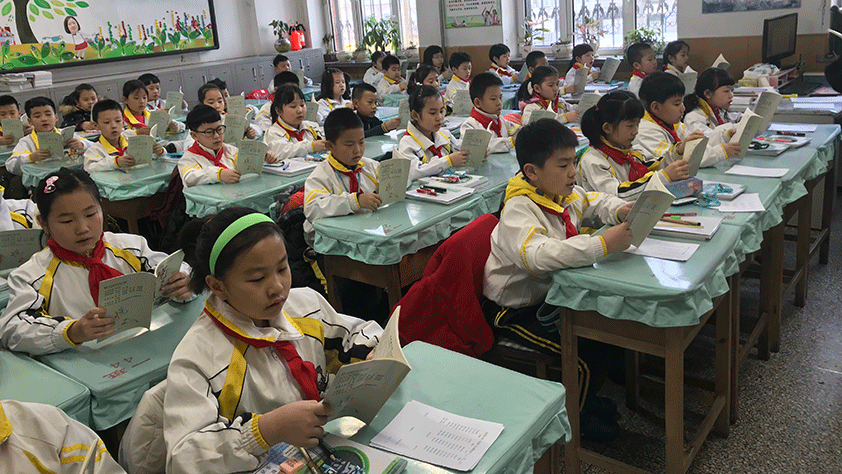 哈尔滨中小学今日开学 百万学生“踩”着新时间进校园