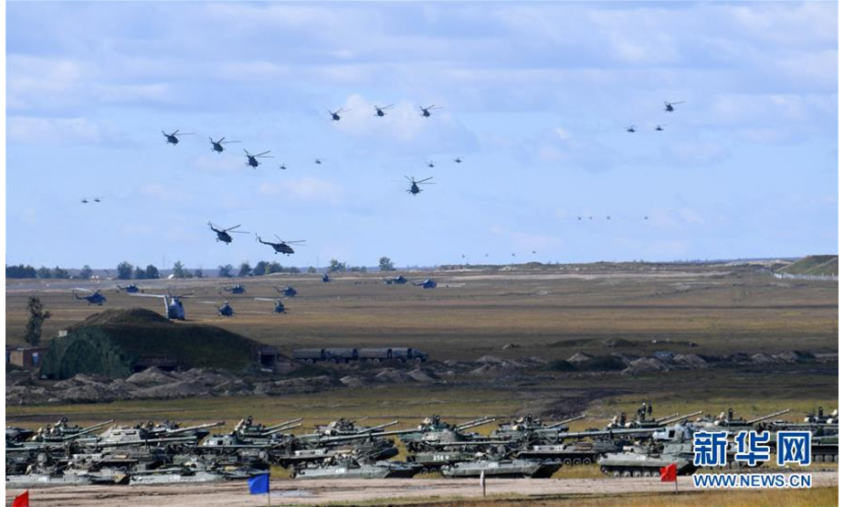 这是9月13日在俄罗斯楚戈尔训练场拍摄的“东方－2018”战略演习联合战役实兵演练结束后的沙场检阅现场。新华社发（杨再新摄）