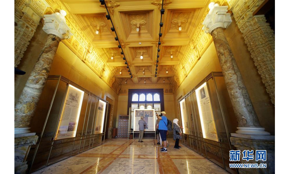 6月30日，人们参观埃及首都开罗的巴伦·昂潘宫。 当日，位于埃及首都开罗赫利奥波利斯区的巴伦·昂潘宫重新向公众开放。巴伦·昂潘宫也被称为“印度宫”，是当地一个著名建筑，于1907年至1911年间由比利时企业家巴伦·爱德华·昂潘建造，带有明显的印度风格。 新华社发（艾哈迈德·戈马摄）