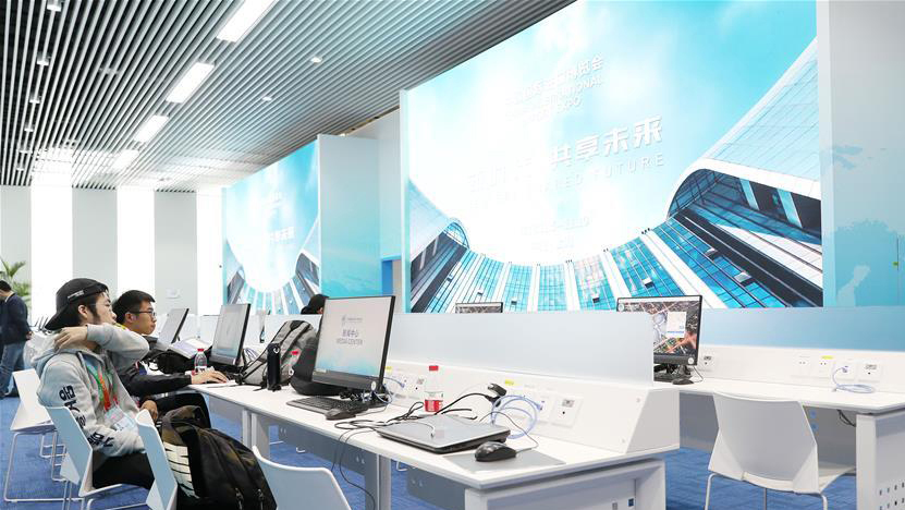 探营进博会新闻中心