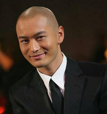 黄晓明为角色主动要求剃光头自曝戴假发上节目