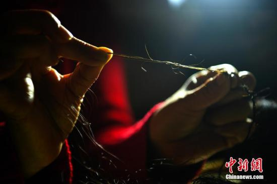 日本少女头发长155.5厘米创纪录 决心剪掉捐给