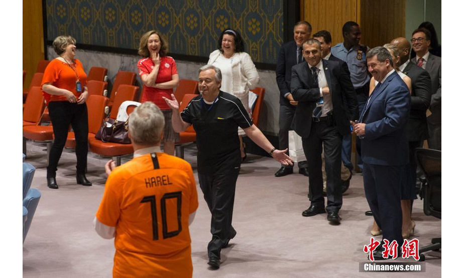 联合国秘书长古特雷斯在安理会吹响裁判哨。 中新社记者 廖攀 摄