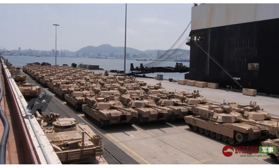 近日，美国陆军重装部队第一骑兵师第三装甲旅的大批坦克装备运抵韩国釜山港，开始执行驻韩美军的轮换部署任务。