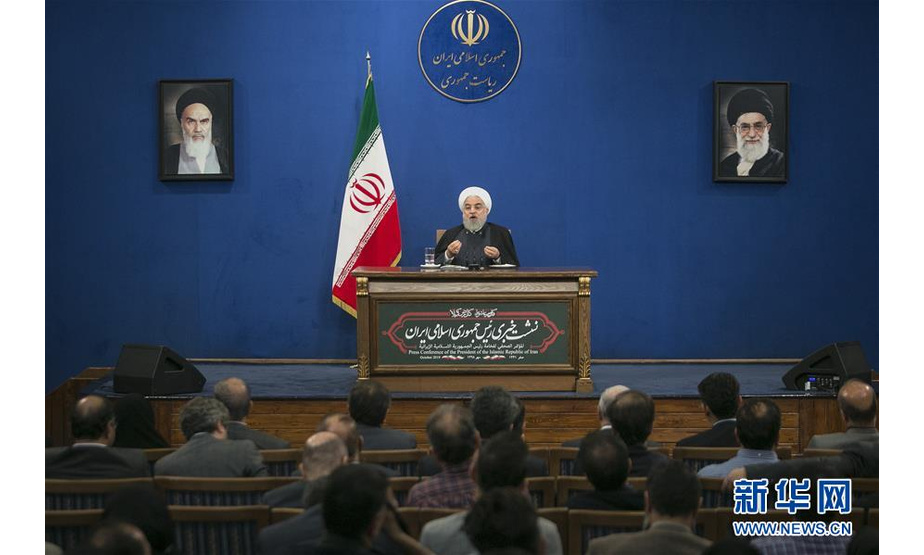 10月14日，伊朗总统鲁哈尼在德黑兰出席新闻发布会。 伊朗总统鲁哈尼14日在总统府举行记者会时表示，伊朗和美国是否重启谈判在于是否符合伊朗利益，与谁担任美国总统无关。 新华社发（艾哈迈德摄）