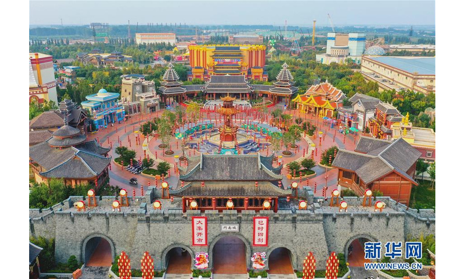 这是9月25日拍摄的邯郸市磁县方特国色春秋主题乐园（无人机照片）。新华社记者 王晓 摄