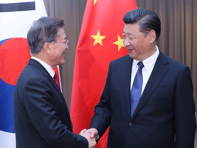 国家主席习近平在柏林会见韩国总统文在寅