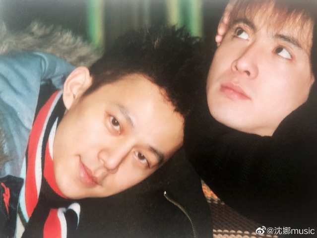 姐姐晒沈腾年轻帅照与何炅合影真美男一枚