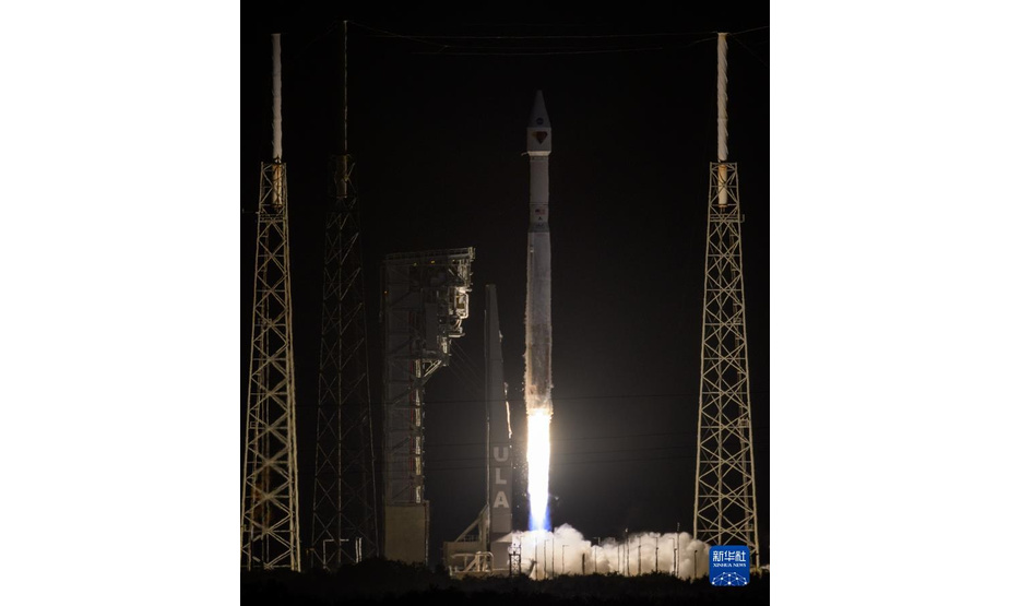 10月16日，美国航天局“露西”号太空探测器搭乘美国联合发射联盟公司“宇宙神5”型火箭从美国佛罗里达州卡纳维拉尔角空军基地发射升空。

　　当日，“露西”号太空探测器从卡纳维拉尔角空军基地发射升空，开启为期12年的太空旅程，将首次探索在木星轨道内运行的特洛伊小行星群。

　　新华社发（美国航天局供图）