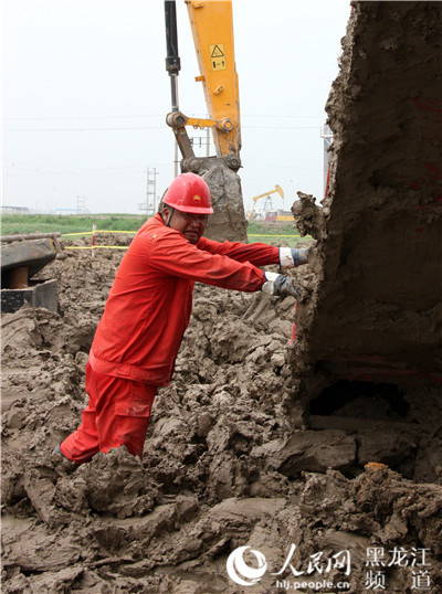 大庆钻探雨中抗汛保稳产 176部钻机安全平稳