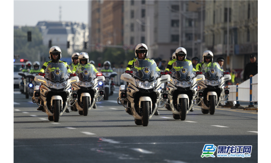 哈尔滨市公安局投入5500余名警力到安保工作中，全程布控，为赛事安全提供保障。王铁男 摄