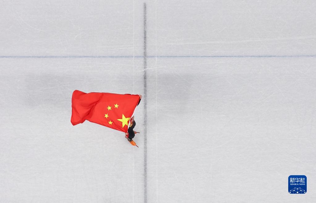 2月7日，任子威在比赛后庆祝

　　当日，在首都体育馆举行的北京2022年冬奥会短道速滑项目男子1000米决赛中，中国选手任子威夺得冠军。

　　新华社记者 徐子鉴 摄