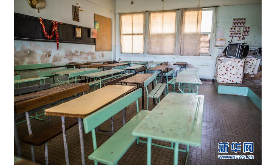 6月3日，塞内加尔首都达喀尔一所学校的教室内空无一人。 新华社发（埃迪·彼得斯摄）