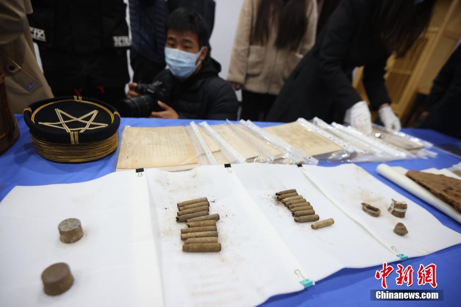 图为新增的文物史料。 中新社记者 泱波 摄