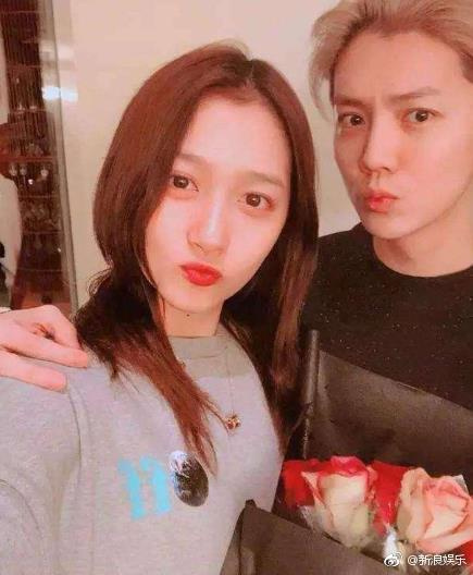 网蝎鹿晗关晓彤将领证结婚 鹿晗方回应领证