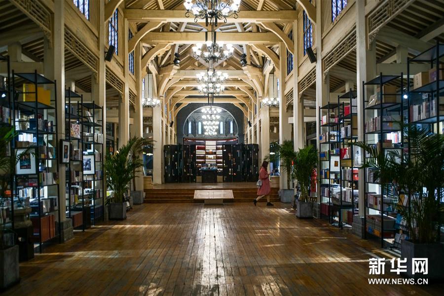 11月28日在北京市西城区拍摄的模范书局+诗空间内景。 新华社发（彭子洋摄）