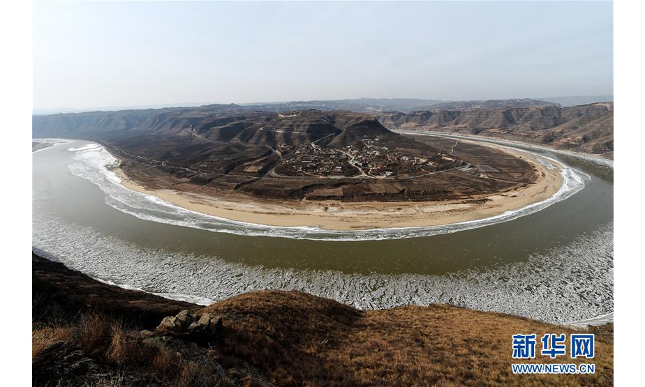 1月8日在山西省永和县阁底乡境内拍摄的黄河流凌。 近日，受冷空气影响，位于山西省临汾市境内的黄河出现大面积流凌，场面壮观。 新华社记者詹彦摄