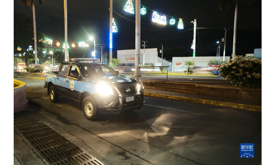 12月11日，在尼加拉瓜首都马那瓜，一辆警车在执勤。

　　新华社记者 辛悦卫 摄