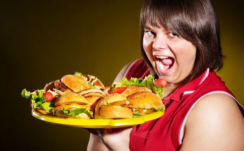 女孩留美3年增40斤 太胖例假都不来了