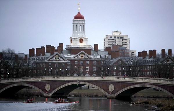 哈佛招生歧视亚裔案开审:个人评级被指太主观